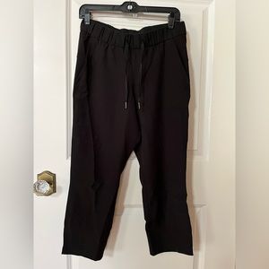 Black Lululemon capri joggers